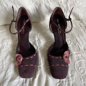 Vintage Unique purple suede with pink trim